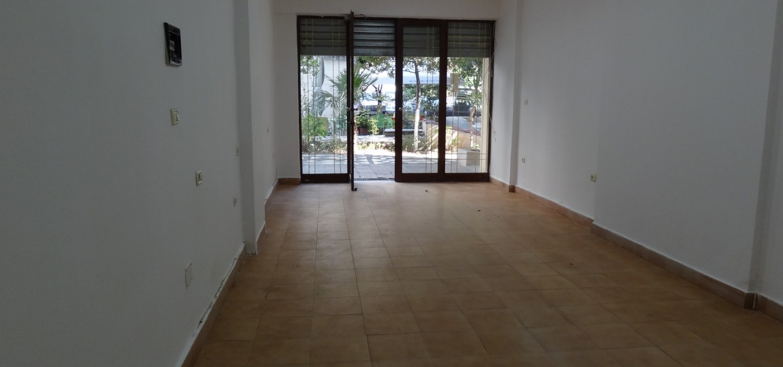 Komuna e Parisit,Tiranë,Albania,Store,Komuna e Parisit ,1131