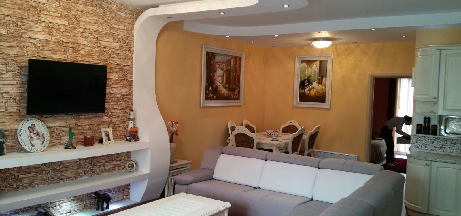 Rr. Peti,Tirana,Tiranë,Albania,2 BathroomsBathrooms,Apartment 2 x 1,Rr. Peti,2,1012