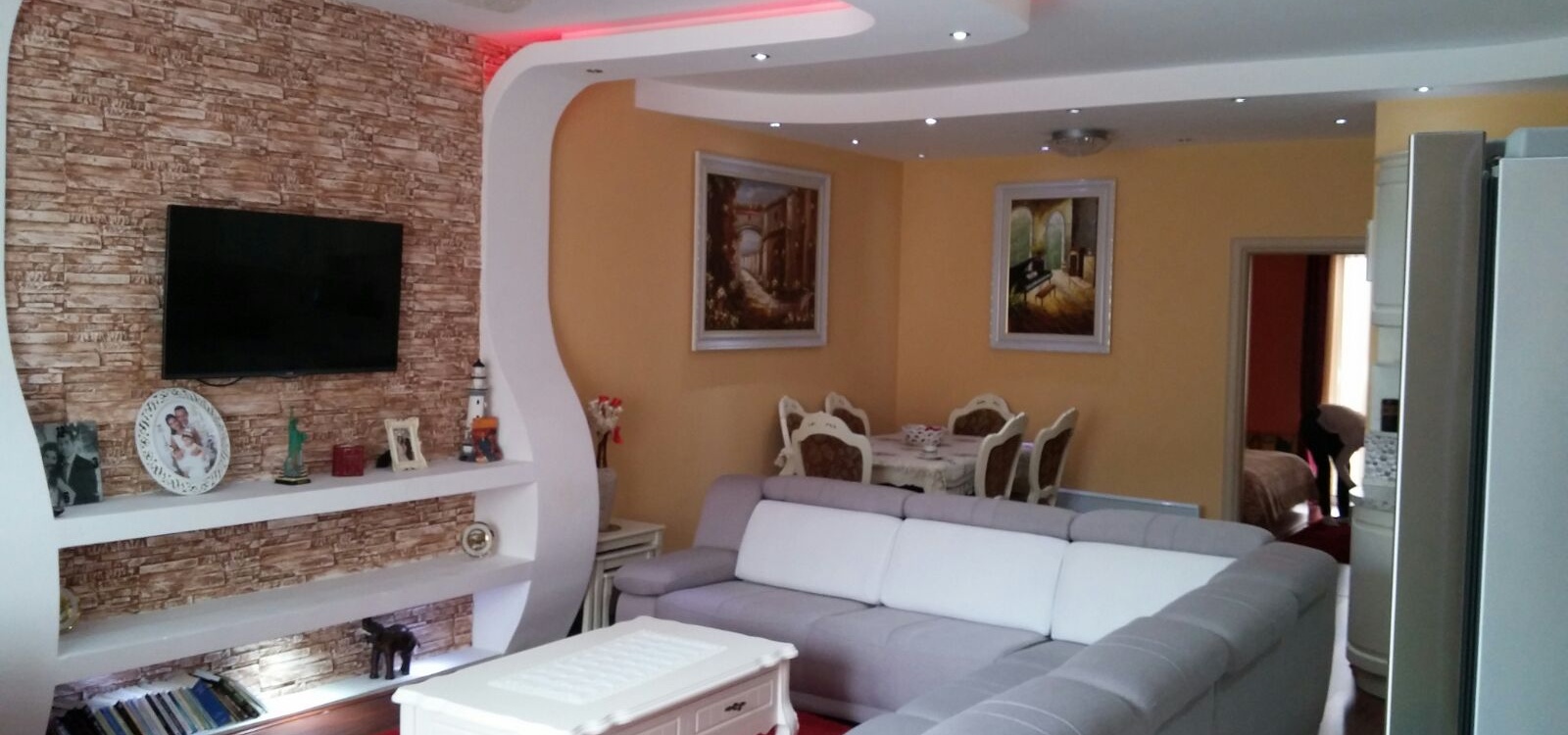 Rr. Peti,Tirana,Tiranë,Albania,2 BathroomsBathrooms,Apartment 2 x 1,Rr. Peti,2,1012